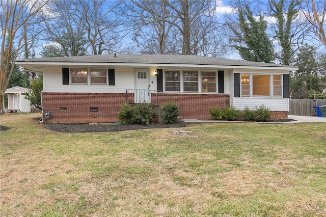 ranch-style house featuring a front yard