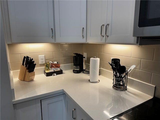 kitchen with backsplash