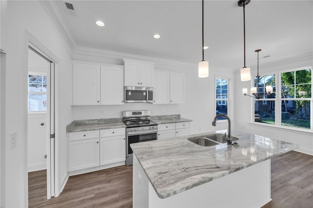 kitchen with sink, stainless steel appliances, pendant lighting, a center island with sink, and white cabinets