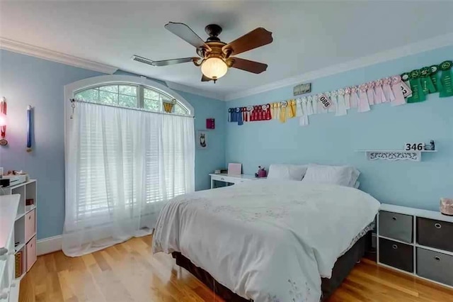 121 Turnberry Rd, Anderson, SC 29626 - bedroom featuring light hardwood / wood-style flooring, ceiling fan, and crown molding