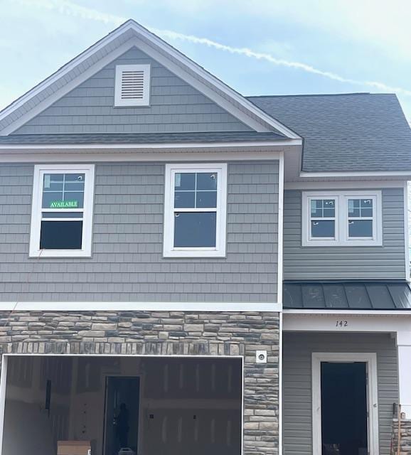 view of front facade featuring a garage