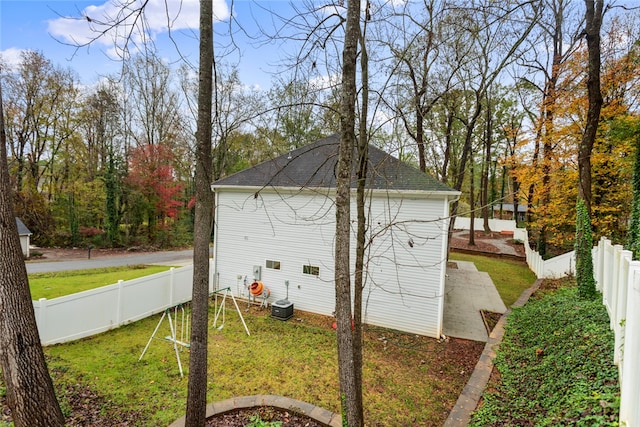 view of outbuilding with a yard