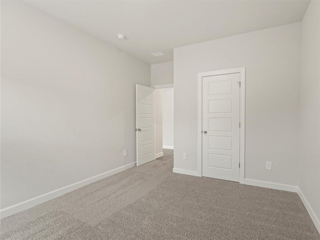 unfurnished room featuring carpet