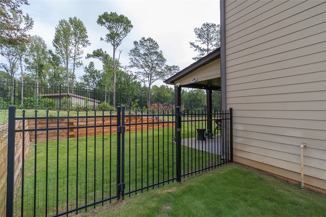 view of gate featuring a lawn