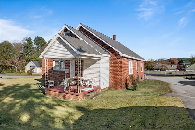 bungalow-style house featuring a front yard