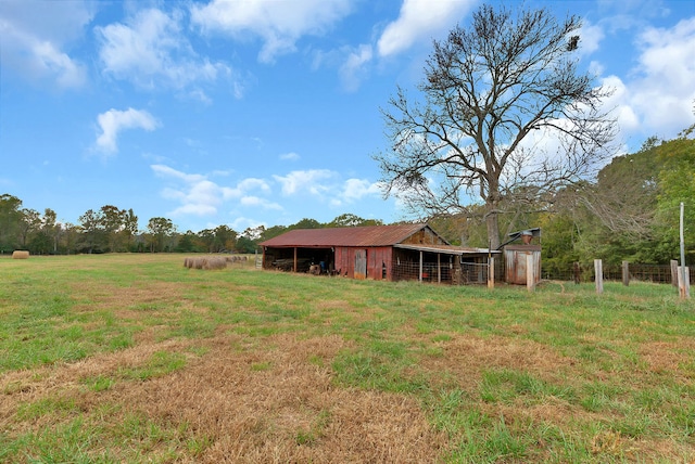 view of yard featuring a rural view and an outdoor structure