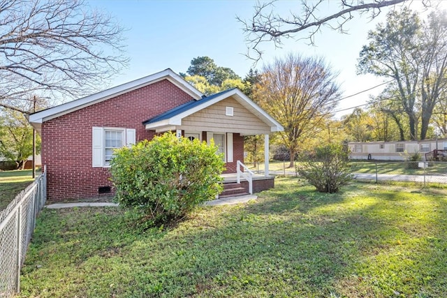 view of front of home with covered porch and a front lawn