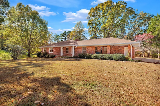 single story home featuring a front lawn