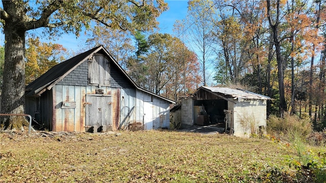 view of outbuilding