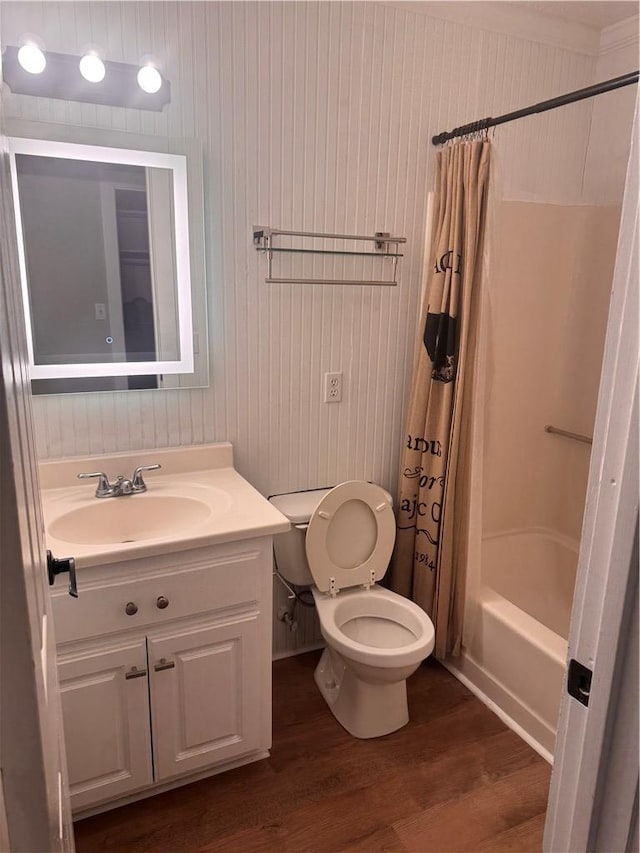 full bathroom with wood-type flooring, toilet, vanity, and shower / bath combo