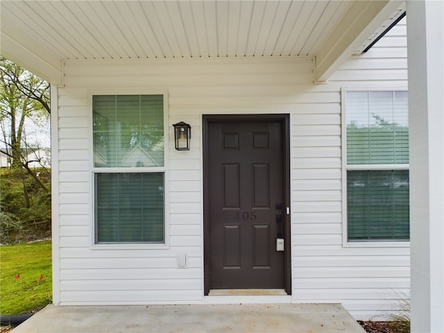 entrance to property with covered porch