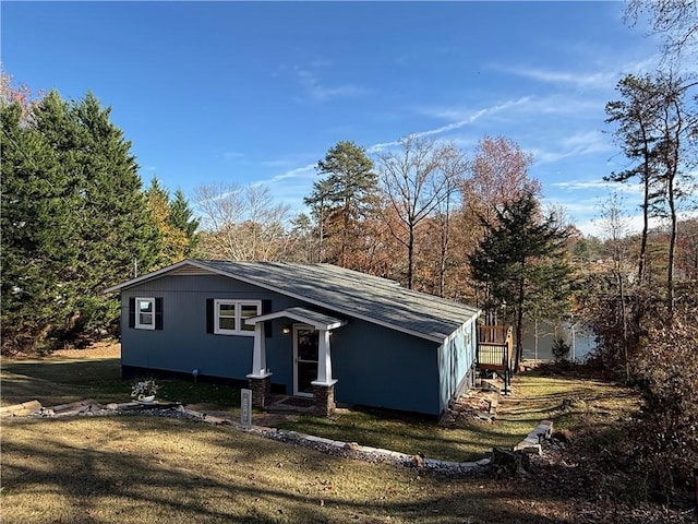 view of front of home with a front yard