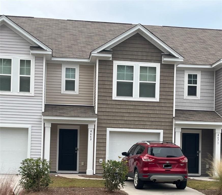 townhome / multi-family property featuring a garage