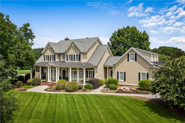 view of front of home featuring a front lawn