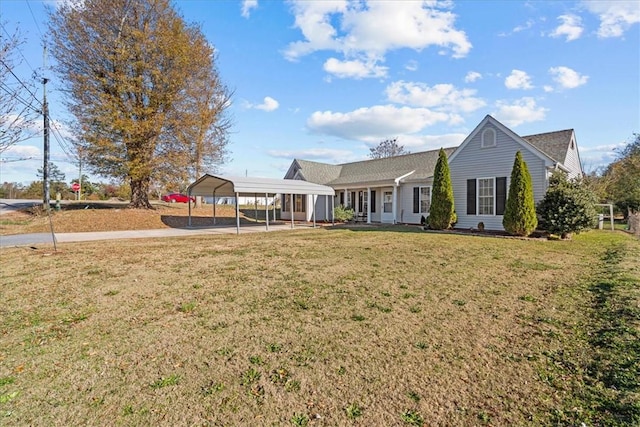 view of front of property featuring a front yard and a carport