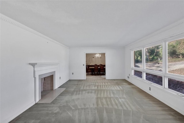 unfurnished living room with carpet flooring, crown molding, and a chandelier