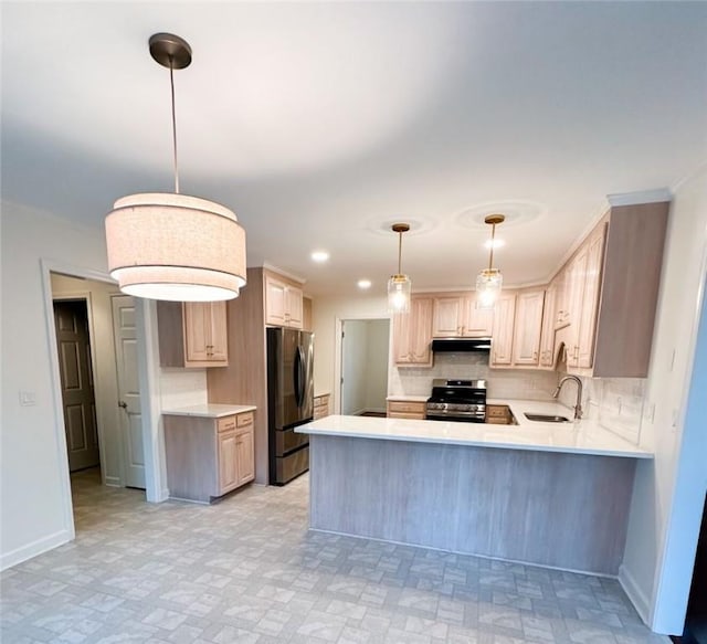 kitchen featuring sink, hanging light fixtures, kitchen peninsula, decorative backsplash, and appliances with stainless steel finishes