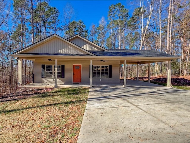 view of front facade with ceiling fan, a porch, and a carport