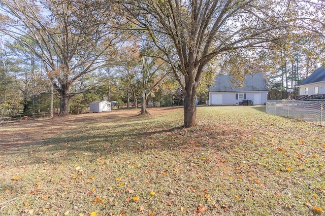 view of yard with a shed