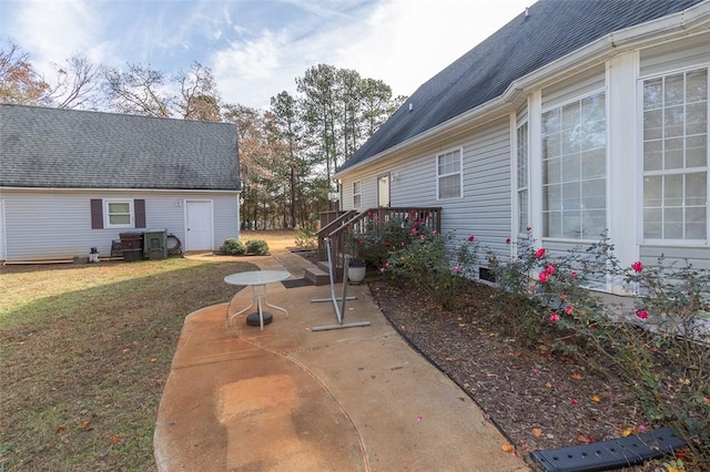 view of yard with a patio area