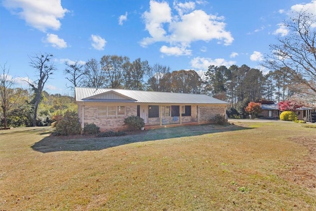 ranch-style house featuring a front lawn