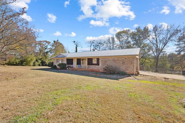 view of front of house with a front yard