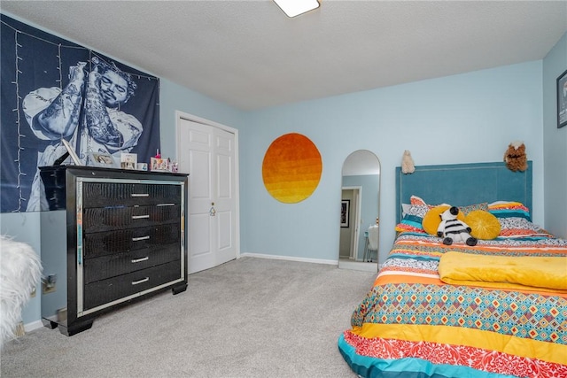 bedroom featuring carpet flooring and a textured ceiling