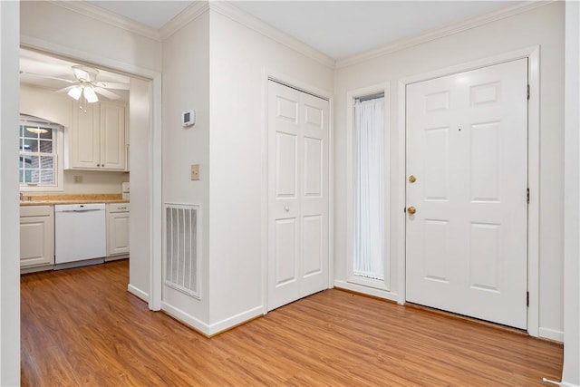 entryway with light hardwood / wood-style floors, ceiling fan, and crown molding