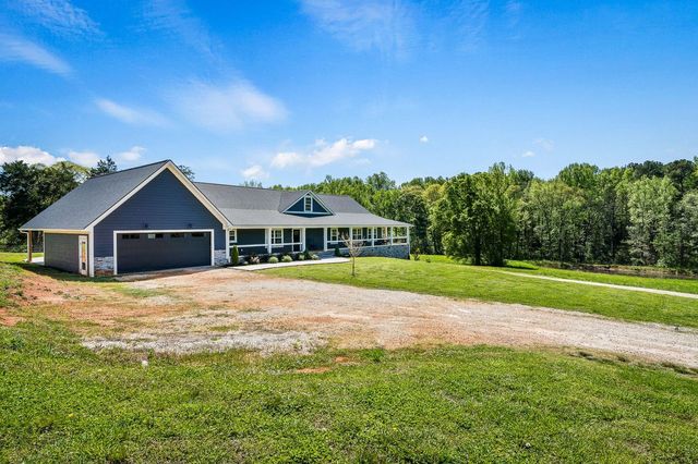 view of front of house with a front yard and a garage