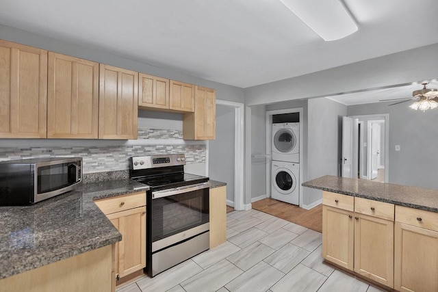 kitchen featuring ceiling fan, decorative backsplash, stacked washer / dryer, appliances with stainless steel finishes, and light brown cabinets