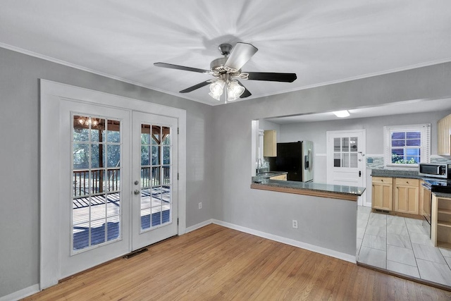 kitchen with ceiling fan, backsplash, kitchen peninsula, light wood-type flooring, and stainless steel appliances