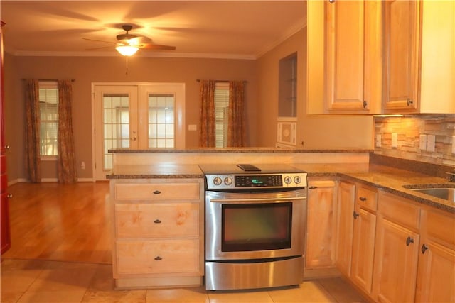 kitchen with french doors, stainless steel electric stove, crown molding, ceiling fan, and kitchen peninsula