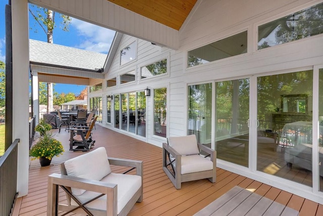 sunroom with vaulted ceiling