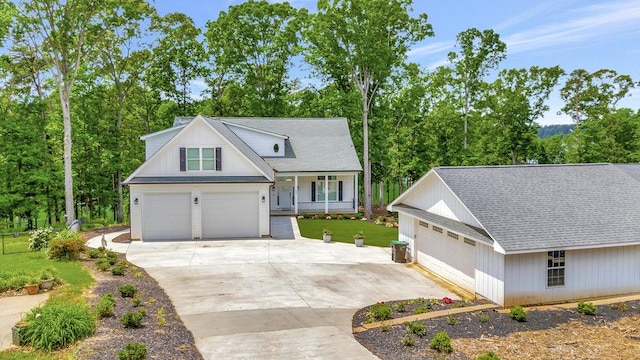 view of front facade featuring a garage and a front lawn