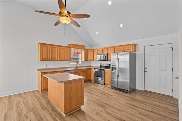 kitchen featuring sink, ceiling fan, light hardwood / wood-style floors, a kitchen island, and stainless steel appliances