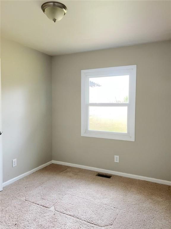 spare room with carpet flooring