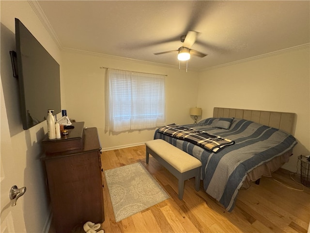 bedroom featuring light hardwood / wood-style floors, ceiling fan, and crown molding