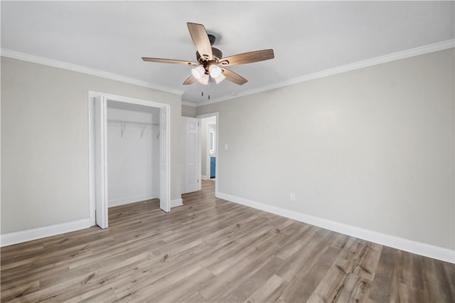 unfurnished bedroom with ceiling fan, light hardwood / wood-style floors, crown molding, and a closet