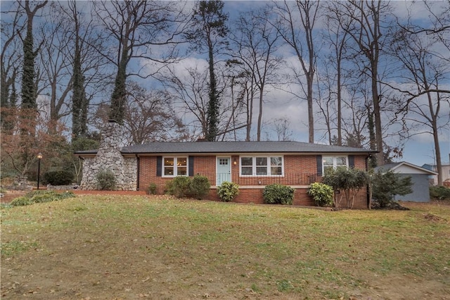 ranch-style house featuring a front lawn