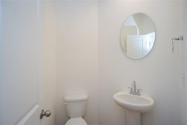 bathroom featuring toilet and sink