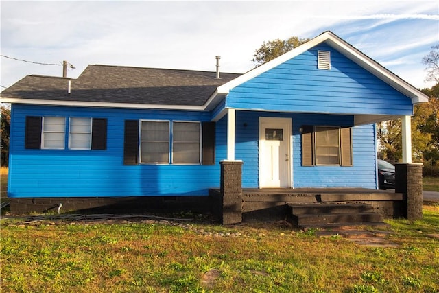 view of front of home with a front lawn and covered porch