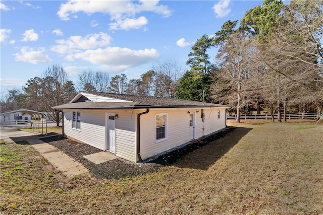 view of side of property featuring a lawn