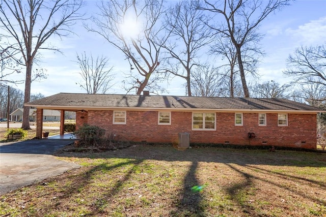 view of side of property with a carport and a yard