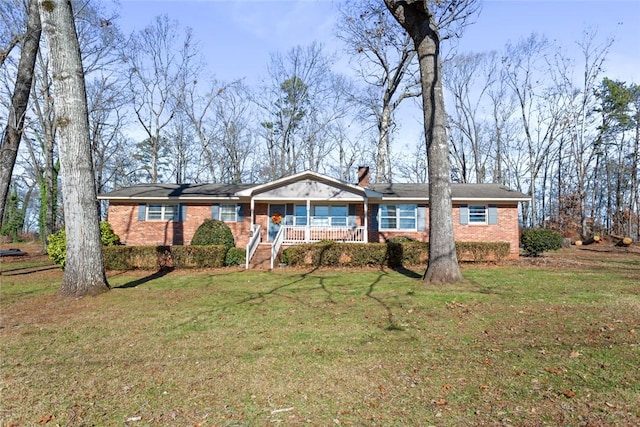 single story home featuring a porch and a front lawn