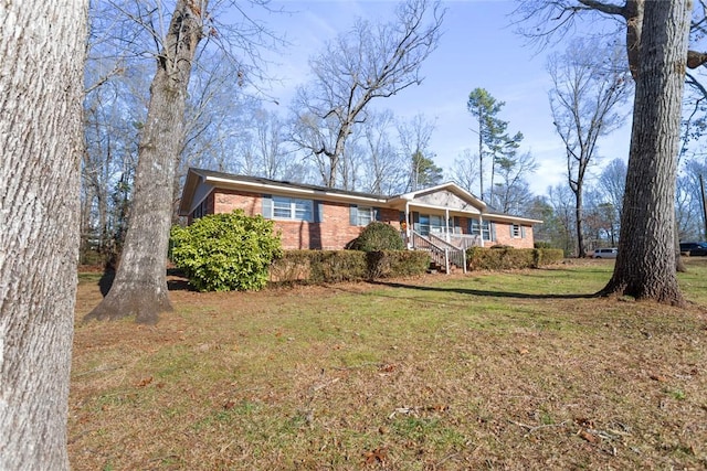 ranch-style home featuring a front lawn