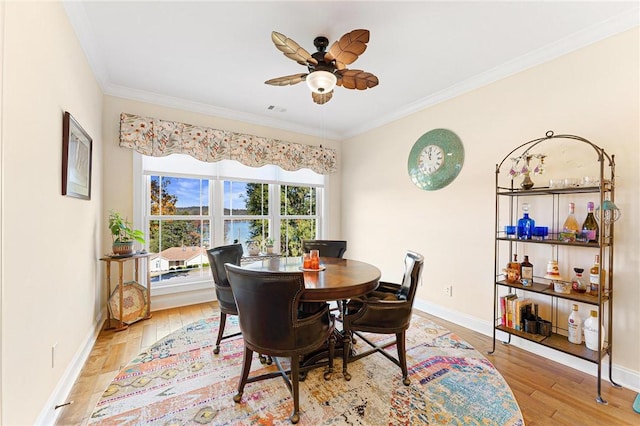 dining room featuring ceiling fan, light hardwood / wood-style floors, and ornamental molding