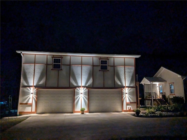 view of front of property featuring a garage and driveway