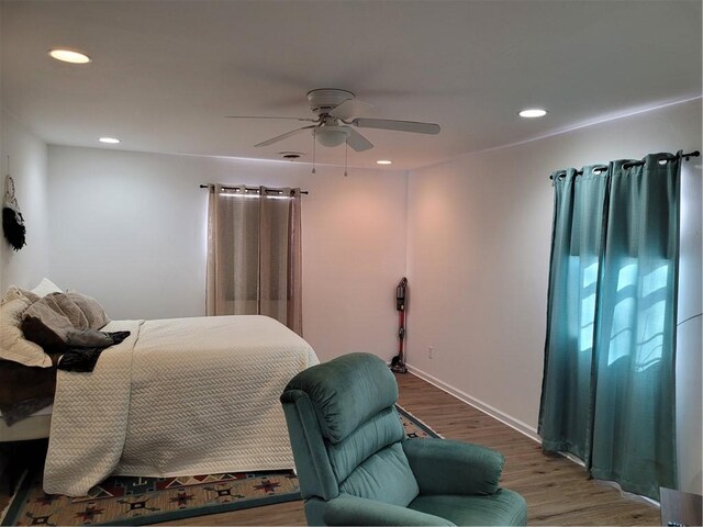 bedroom with baseboards, wood finished floors, a ceiling fan, and recessed lighting