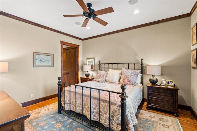 bedroom featuring ceiling fan, crown molding, and light hardwood / wood-style floors