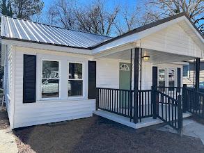 doorway to property with covered porch